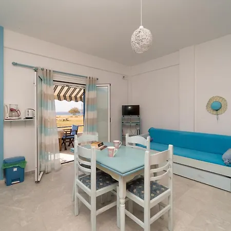 Blue Apartamento Finikounta