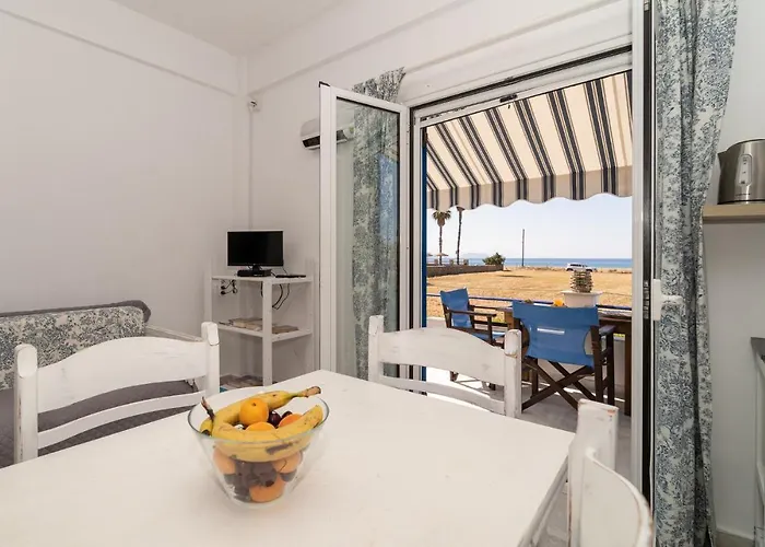 Blue Apartamento Finikounta